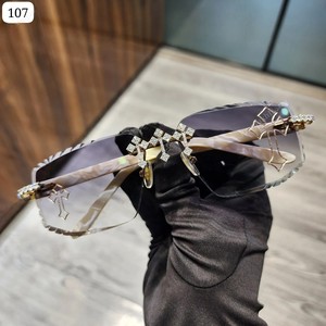 Hip Hop Moissanite Diamond Iced VVS D Diseño cruzado Gafas de Sol de sombra púrpura Proveedores indios Joyería de moda con Lentes de vidrio - Product Image 1