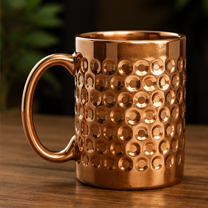 Mug en cuivre pur OrbitaLuxe avec texture à fossettes en relief, vaisselle écologique pour usage domestique, vaisselle de style vintage - Product Image 3