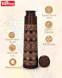 Termo Metálico con Patrón Grabado Estilo Bohemio, Botella de Viaje Portátil con Tapa Negra - Product Image 2