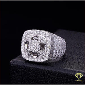 Bague pour homme en argent sterling 925 de luxe avec diamant moissanite et face carrée audacieuse pour les revendeurs et marques de bijoux en gros - Product Image 2