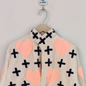 Chaqueta de Invierno para Mujer, Hecha a Mano, con Bordado de Ojo Turco y Suzani, de Terciopelo Rojo, Manga Corta, Reversible, Transpirable y Ecológica - Product Image 2