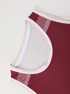 เสื้อบาสเก็ตบอลระบายอากาศ คอกลม แขนกุด ผ้าโพลีเอสเตอร์ 100% ชุดบาสเก็ตบอลพร้อมบริการ OEM แบบพิมพ์ลายสำหรับผู้ชาย - Product Image 3