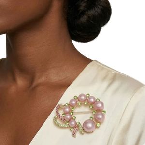 Broche de Perlas Rosas con Cinta de Diamantes de Imitación, Joyería de Moda para Mujer, Pin Decorativo Elegante, Accesorio para Ropa, Bolso, Regalo - Product Image 5