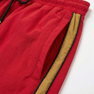 Pantalones Deportivos Rojos con Detalles en Mostaza, Venta al Por Mayor |   Pantalones deportivos casuales de mezcla de algodón |   Proveedor de Ropa Urbana y Boutique OEM - Product Image 4