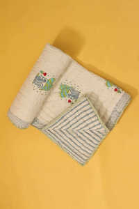 Couette bébé 100% naturelle, de qualité supérieure, respirante, anti-allergique, légère, design imprimé à la main, motif écureuil et feuille mignon. - Product Image 2
