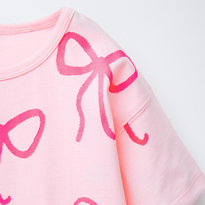 Conjunto de 2 piezas con estampado de lazo rosa para niñas, camiseta de manga corta y pantalones cortos, traje de verano, ropa informal de algodón con cuello redondo - Product Image 3