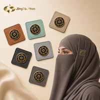 Étiquette en cuir personnalisée Jinyi, cousue carrée, pour vêtements hijab et abaya, accessoires de couture, avec logo métallique, fabrication OEM ODM
