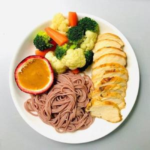 Nouilles de riz brun vietnamiennes les plus vendues, sans gluten, nutritives, parfaites pour les plats sains et l'exportation internationale - Product Image 1