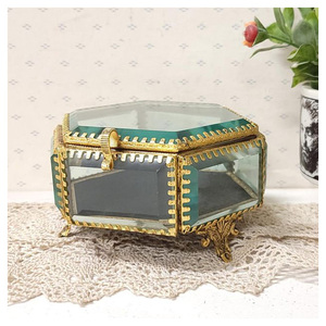 Boîtes à bijoux modernes en laiton et verre biseauté, faites à la main, moulées sous pression, avec couleurs et dimensions personnalisées |   Organisateur de bijoux décoratif pour la maison - Product Image 2