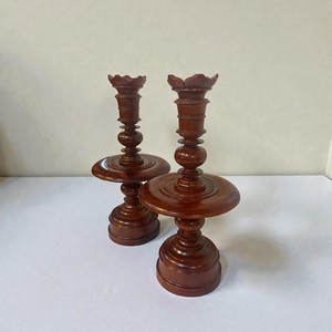Les deux lampes placées sur l'autel sont en bois de Huong. - Product Image 6