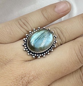 แหวนพลอยลาบราดอไรต์ทรงกลมลายดอกไม้ ชุบเงินแท้ 925 บนทองเหลือง ทำมือ ปรับขนาดได้ สไตล์วินเทจ โบโฮ เครื่องประดับสำหรับทั้งชายและหญิง - Product Image 1