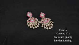 Pendientes Colgantes Kundan Verdes 12216, Pendientes Étnicos Florales de Latón Chapado en Oro, Pendientes Indios para Bodas y Fiestas para Mujeres - Product Image 4