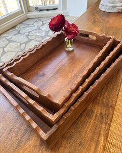 Plato Rectangular de Madera de Acacia con Portavasos, Grabado Personalizado, Pulido, Ecológico y Duradero, Diseño Moderno para Regalos - Product Image 1