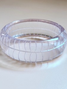 Brazaletes de Resina de Textura Suave, Brazaletes de Resina de Superficie Fina, Brazaletes de Resina con Acabado Sólido, Resina para Uso en Fábrica y Venta al por Mayor Personalizada - Product Image 3