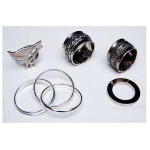 ชุดแหวนรองผ้าเช็ดปากโลหะทันสมัย สีดำและสีเงิน ของตกแต่งโต๊ะแบบดีไซน์เนอร์ ผู้ผลิตขายส่ง - Product Image 2