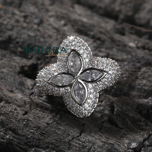 Anillo de Cóctel con Moissanita en Forma de Flor, Plata 925, Engaste de Garras, Joyería de Lujo para Mujer - Product Image 5