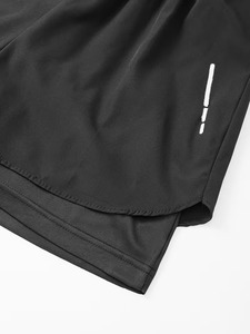 Shorts de sport pour homme personnalisés, décontractés, à taille élastique, en tissu épais, couleur noire unie, à séchage rapide, avec cordon de serrage à la taille et bande latérale - Product Image 4