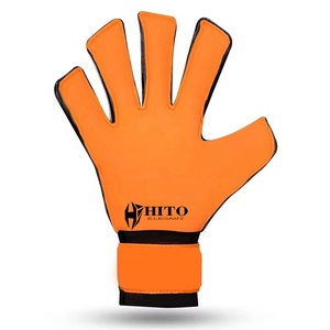 Guantes de Portero de Fútbol de Látex Alemán Negros y Naranjas de Diseño Personalizado, con Palma Plana de Látex Alemán de 4 mm y Correa con Relieve - Product Image 3