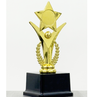 Trophée en plastique au design élégant pour les événements d'entreprise, les compétitions sportives et les cérémonies de remise de prix scolaires.