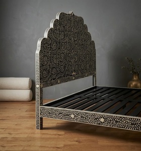Lit rembourré de style indien avec tête de lit en bois, cadre de lit plateforme, meubles de chambre à coucher noir et blanc - Product Image 2