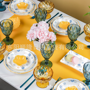 Copa de Vino de Cristal Clásica Vintage con Relieve, Elegante y Duradera, para Uso en Hoteles y Restaurantes, Suministro al por Mayor Directo de Fábrica - Product Image 4