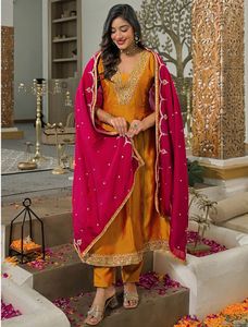 Conjunto listo para usar de top de seda Vichitra con bordado de diseñador, pantalón de seda Vichitra y dupatta de seda Vichitra con bordado. - Product Image 5