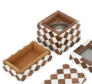 Brûleur d'encens en bois fait main avec motif damier, support aromatique en bois de santal, utilisation toute saison - Product Image 5