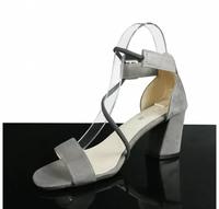 2026 En gros Supports de présentation de chaussures modernes en acrylique transparent (épaisseur 2mm-8mm) Finition polie pour taille et couleur personnalisées