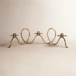 Candelabro de Aluminio de Alta Calidad de Acube Industries, Hecho a Mano, con Acabado de Latón, Decoración para el Hogar, Estilo Antiguo - Product Image 1