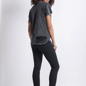 Camiseta de algodón grueso para mujer, con efecto desgastado, estampado personalizado, corte regular, negra, estilo vintage, lavado ácido, OEM - Product Image 2