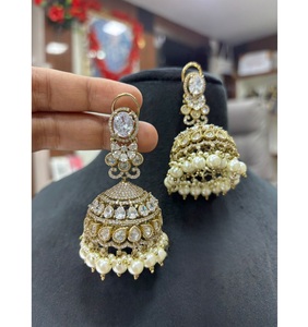 Pendientes Kundan con Zirconia y Acabado Dorado, con Aspecto de Piedra, para Mujeres y Niñas, Ideales para Vestidos de Noche y Fiestas - Product Image 1