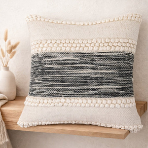 Coussin décoratif rose pâle, housse de coussin en coton style bohème avec rayures horizontales et détails à pois, accent tissé style ferme - Product Image 6