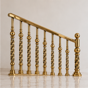 Barandilla de escalera Twisted Orb en bronce dorado pulido para hoteles de lujo, villas e interiores de grandes escaleras - Product Image 1