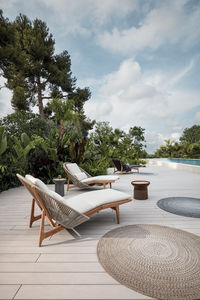 Chaise longue d'extérieur en rotin avec coussin, chaise longue de piscine en teck, mobilier de patio pour hôtel - Product Image 3