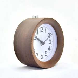 Horloge murale ronde en bois, cadran blanc, chiffres arabes, minimaliste, artistique, artisanale, contemporaine, pour la maison ou le bureau - Product Image 1