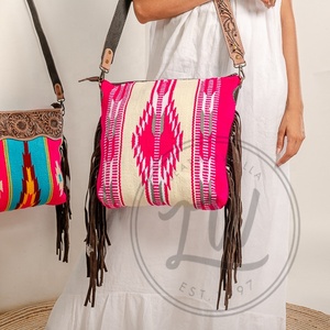 Nouveau sac bandoulière élégant en cuir véritable résistant à l'eau, avec sangle artisanale à motifs aztèques, poignée supérieure, multicolore - Product Image 4