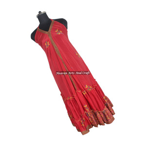 Nouvelle Robe Bohème d'Été pour Femme, Style Boho Hippie Vintage en Soie, Col Halter, Robe de Soirée Élégante sans Manches en Sari Recyclé - Product Image 4
