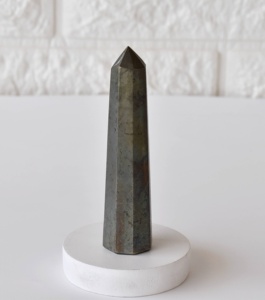 Obélisque/Tour en Pyrite le Plus Vendu, Artisanat en Cristal de Qualité Supérieure, Outil de Méditation, Cristal de 1 kg pour Acheteurs en Gros - Product Image 2