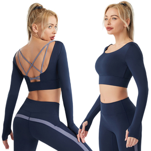 Ensemble de sport 2 pièces noir pour femme avec logo frontal, respirant, en polyester, soutien-gorge de yoga et leggings, style sportif à col en V - Product Image 4