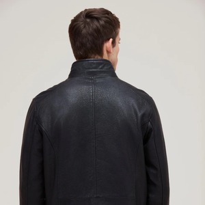 Blouson d'hiver pour homme en cuir véritable, style motard rétro américain haut de gamme, col montant, logo brodé sur le devant, coupe ample unie - Product Image 3