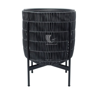 HOT SELLING Jardinière en plastique PP brun, jardinière en osier en plastique PE avec support en métal, pot de plantes élégant pour l'intérieur et l'extérieur, vente en gros - Product Image 4