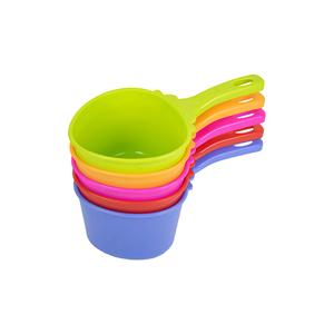 Cucharón de Agua de Plástico con Forma de Fresa, Bonito Cucharón de Cocina - Product Image 1