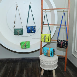 Vente en gros de nouveau sac à bandoulière en cuir recyclé métallisé à la mode pour femmes sac à bandoulière en cuir coloré Western - Product Image 5