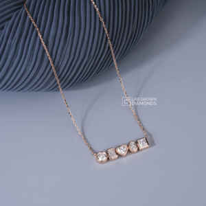 Colgante de Lujo en Oro Rosa de 14K con Moissanita Multiforma para Mujer, con Piedras en Corte Esmeralda, Ovalado, Redondo, Corazón y Princesa - Product Image 4