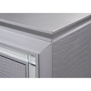 Comodino Moderno a Due Cassetti con Luci LED e Specchio Smussato, Finitura Cromata Argento, Accessori in Finto Cristallo - Product Image 6