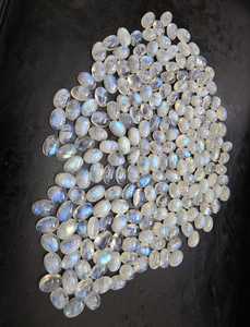 Piedra lunar arcoíris natural, cabujón ovalado con reverso plano, gemas calibradas A+ para la fabricación de joyas - Product Image 2