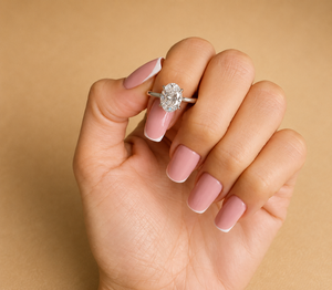 Anillo de Compromiso con Diamante Cultivado en Laboratorio de Corte Ovalado de 2 Quilates, Oro Blanco de 14k, Solitario Catedral con Halo Oculto, Certificado IGI VVS2 - Product Image 5