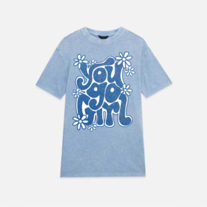 Camiseta de Cuello Redondo Azul Claro para Mujer, Estampado Floral 'You Go Girl', Manga Corta, Corte Regular, Informal, de Algodón Orgánico, para Primavera - Product Image 1