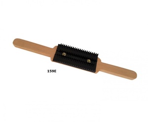 Rastrillo de pulido de alta calidad con mango de madera que ayuda a prevenir la contaminación y garantiza un acabado suave y uniforme en el metal. Venta al por mayor. - Product Image 1