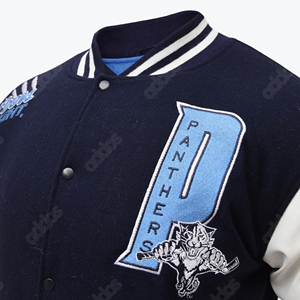 เสื้อแจ็คเก็ตวาร์ซิตี้ผู้ชายแบบมีโลโก้สั่งทำพิเศษ ตัวเสื้อทำจากผ้าขนสัตว์ แขนเสื้อทำจากหนัง PU ปักลายคุณภาพสูง เสื้อแจ็คเก็ตบอมเบอร์สไตล์วิทยาลัย - Product Image 3